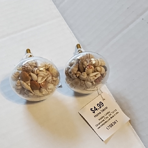 Hobby Lobby Other - NWT Decorative Shell Drawer Pulls- Cream and Brown